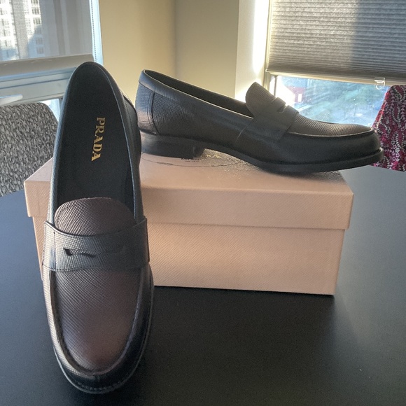 PRADA Saffiano Cuir black and brown penney loafers. - Picture 3 of 5